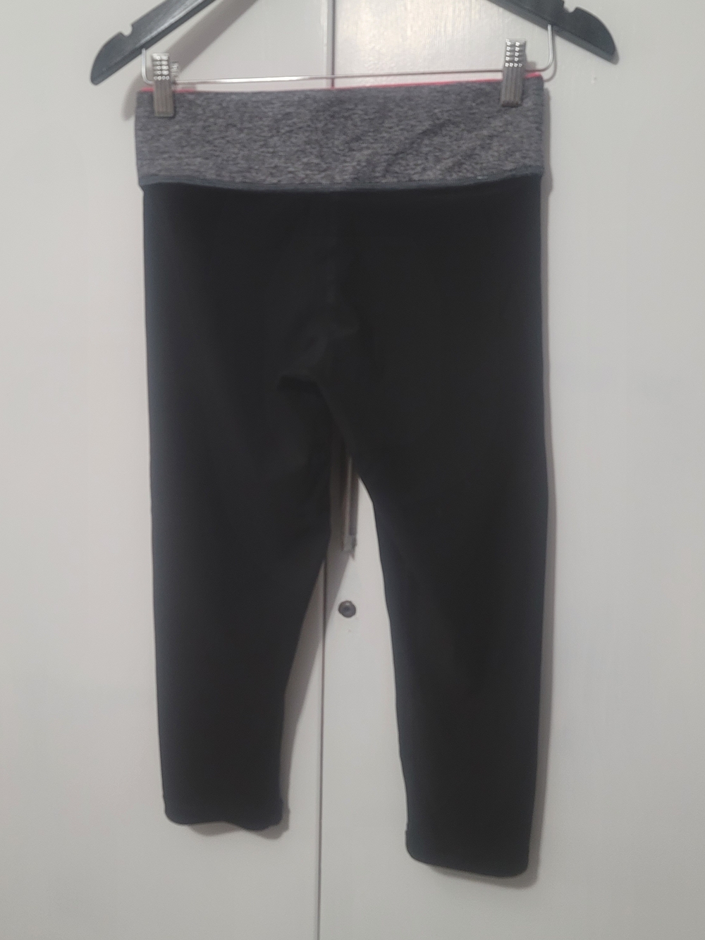 PINK Victoria's Secret Neon Pink and Black Colorblock Athletic Yoga Pants - Picture 8 of 8